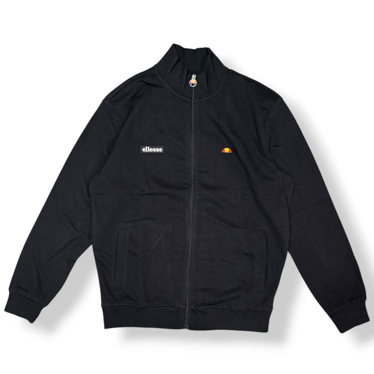 ELLESSE - Felpa Uomo con logo ricamato lato cuore, con colletto e zip, Col.Nero