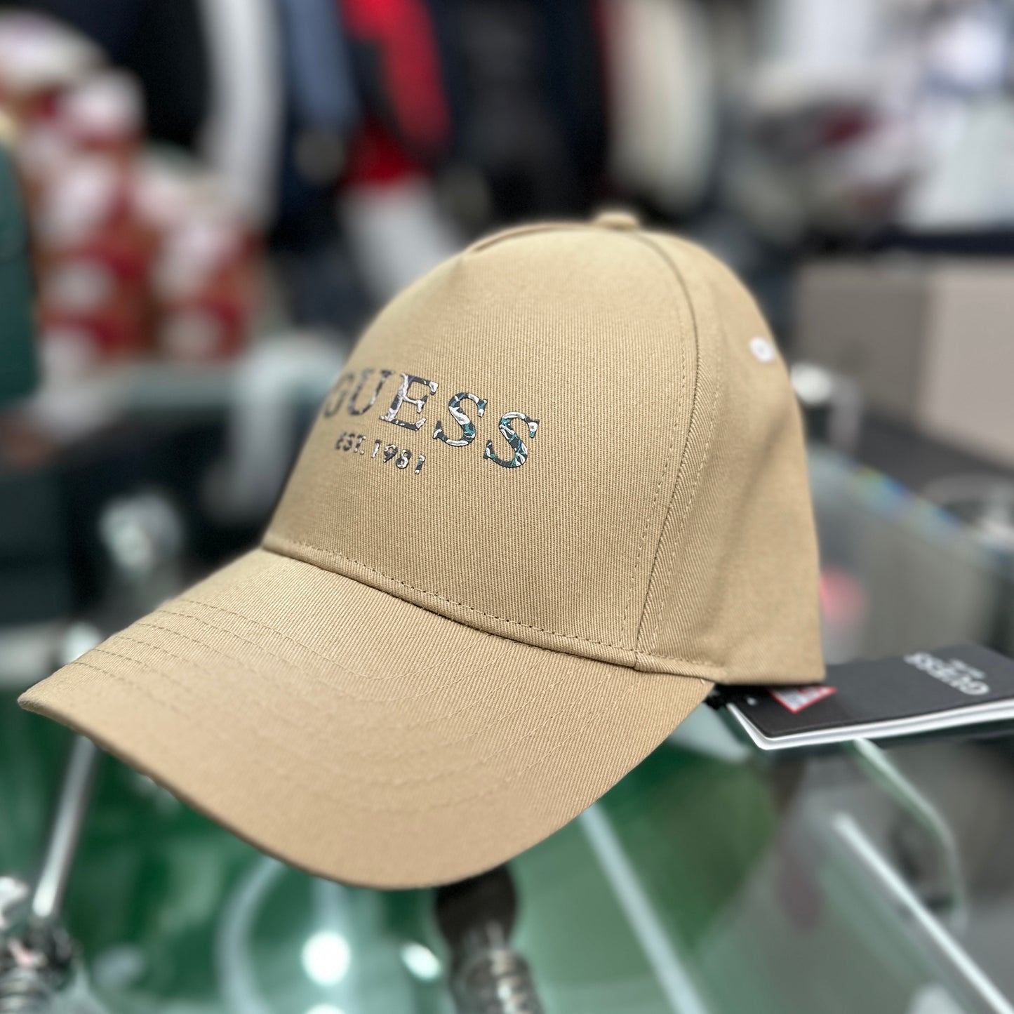 Cappello Guess con stampa col.Beige