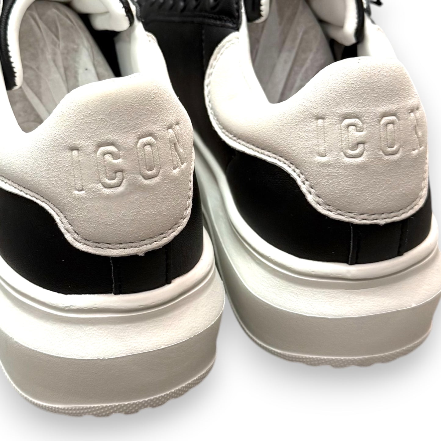 ICON- Scarpe Unisex con contrasto sul retro in camoscio, col.Nero/Bianco