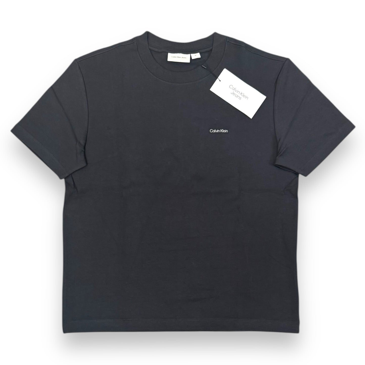 T-shirt CALVIN KLEIN, con logo lato cuore, Col.Phantom (targhetta Calvin Klein) BoxyFit