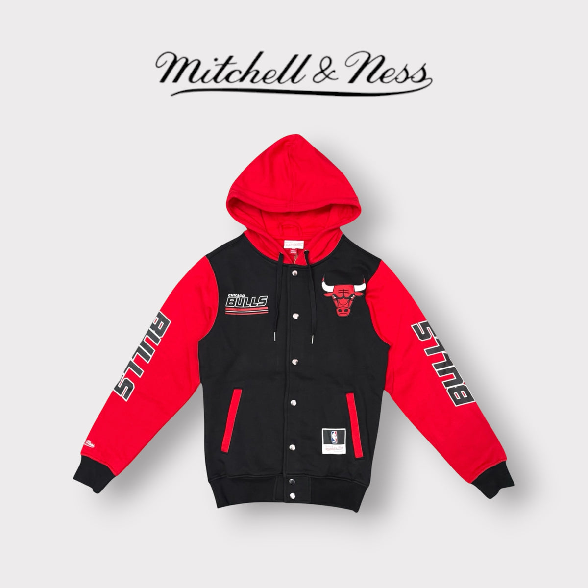 MITCHELL & NESS - Felpa Uomo CHICAGO BULLS con cappuccio, con bottoni, tex.felpato, Col.Nero/Rosso
