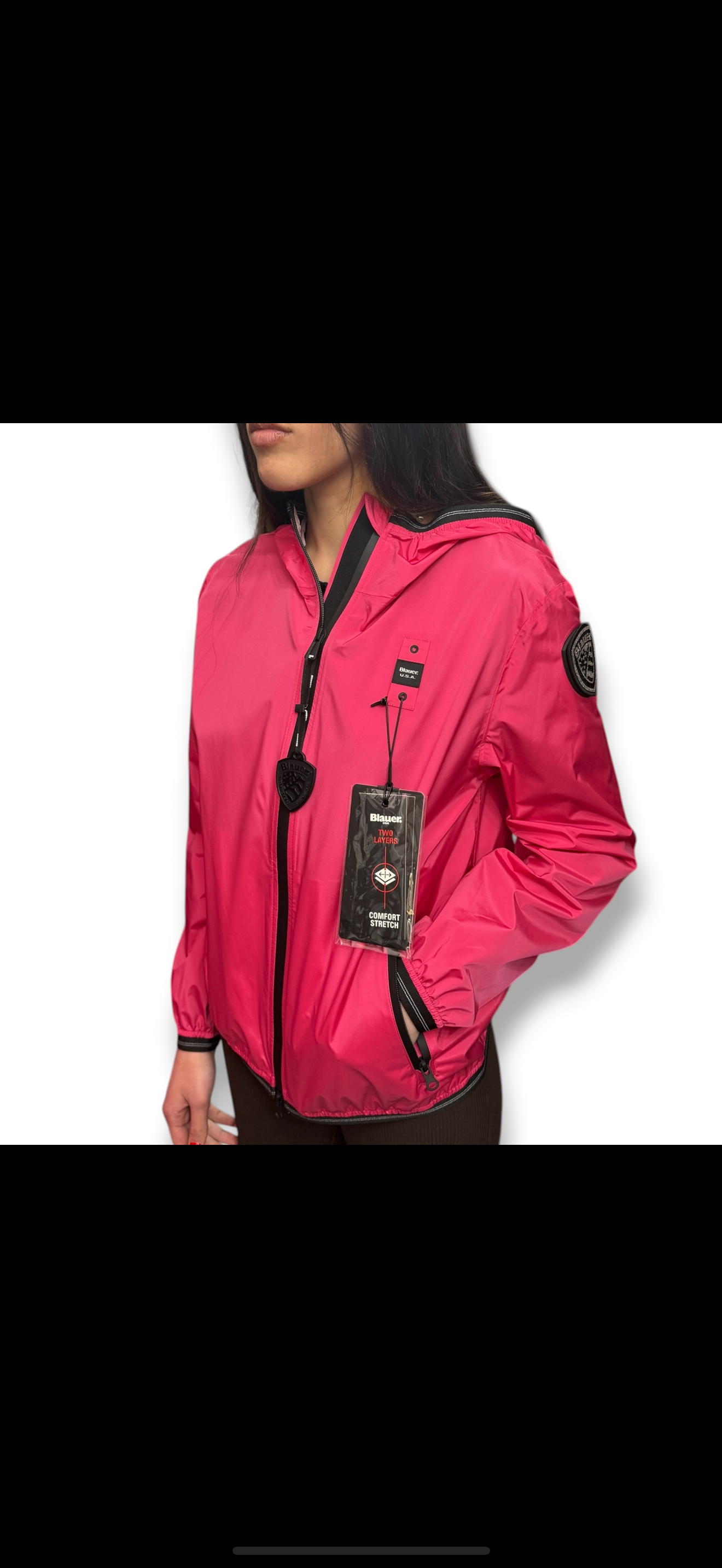 Giubbotto Blauer Donna, antivento con scudetto Swarovski e cappuccio, mod.NAY, Col.Fucsia