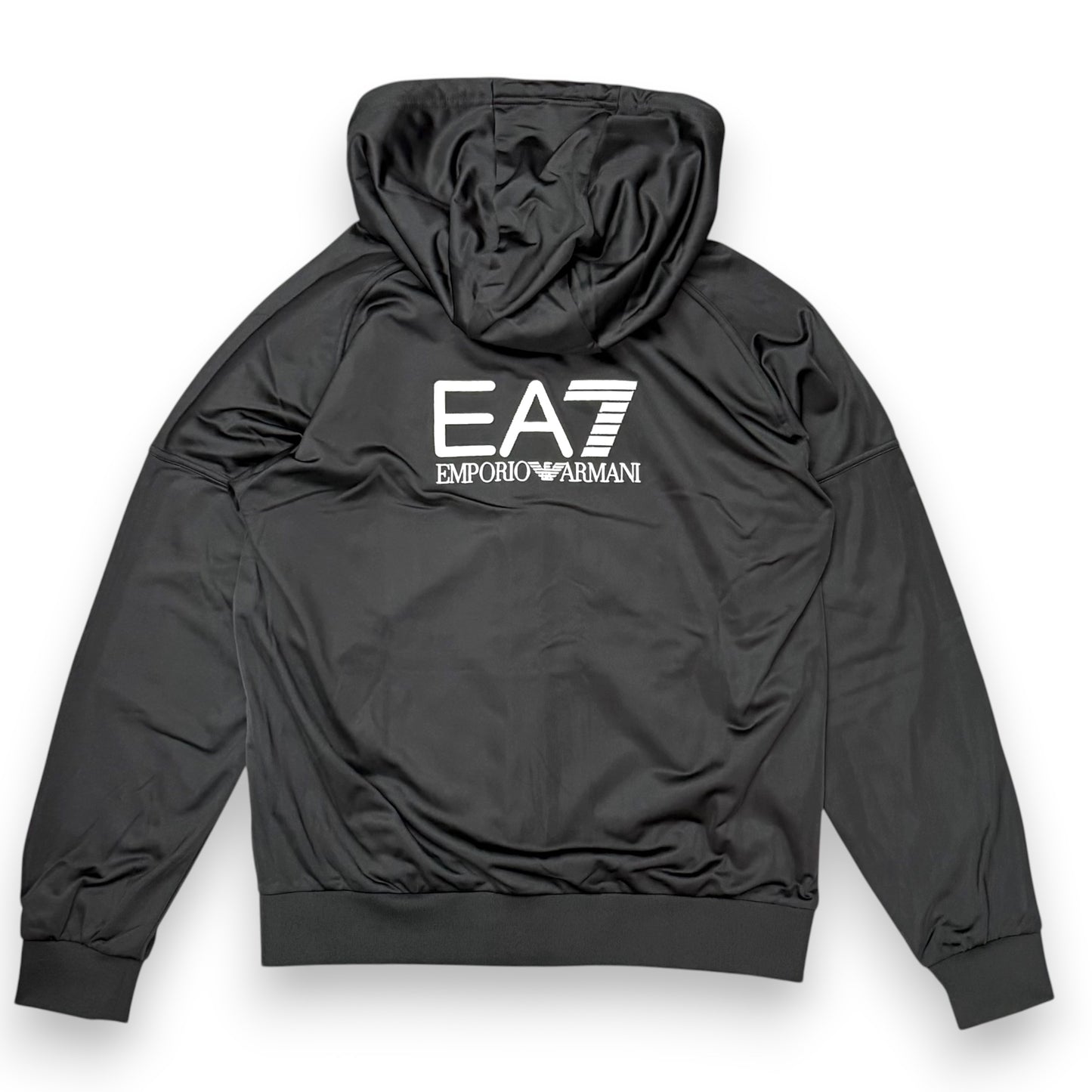 Tuta Completa EA7 in tessuto acetato con cappuccio, stampa lato cuore e ricamo bianco sulla schiena, Col.Nero