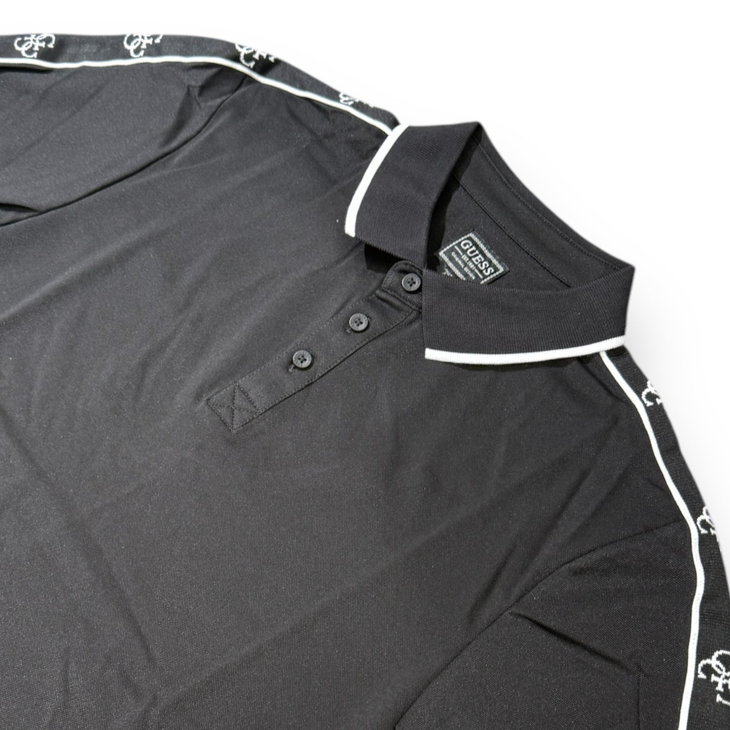 Polo GUESS Uomo, in tessuto tecnico bordino a contrasto sul collo con banda logata sulle braccia, col.Nero, (SlimFit)
