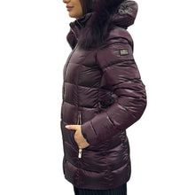 Carica l&#39;immagine nel visualizzatore di Gallery, Giubbotto donna 3/4 YES-ZEE Bordeaux con cappuccio e pelliccia fissi (interno in piuma e cintura sganciabile)

