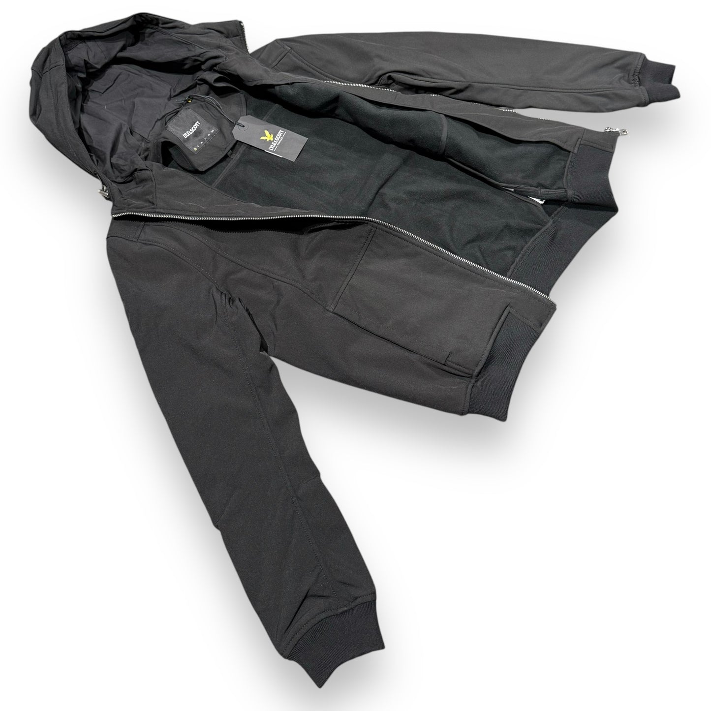 Giubbotto LYLE&SCOTT SoftShell in tessuto tecnico e interno in pile con cappuccio e tasca in petto, col.Nero (jet black)