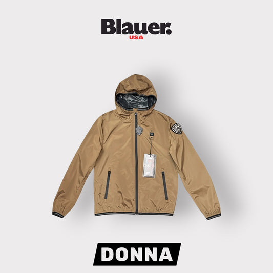 Giubbotto Blauer Donna, antivento con scudetto Swarovski e cappuccio, mod.NAY, Col.Tabacco