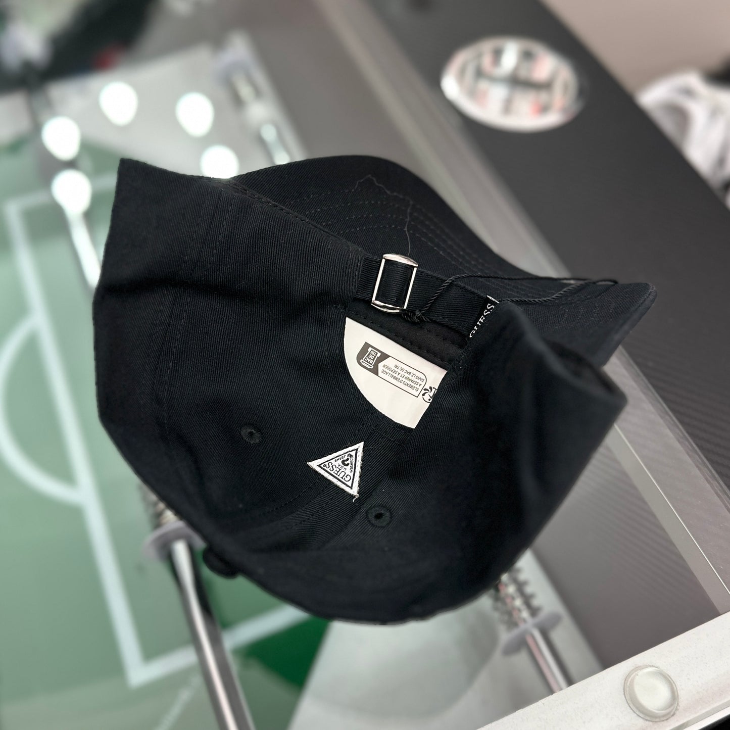 Cappello Guess ricamato col.Nero
