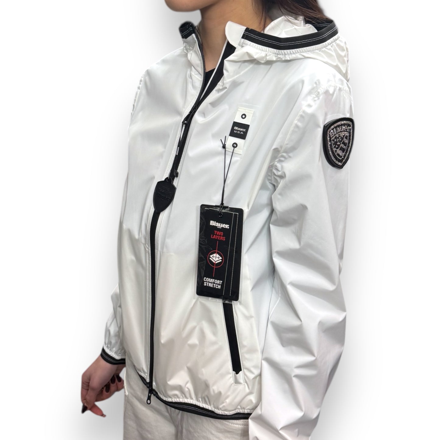Giubbotto Blauer Donna, antivento con scudetto Swarovski e cappuccio, mod.NAY, Col.Bianco