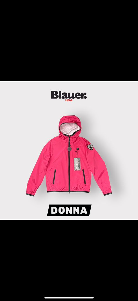 Giubbotto Blauer Donna, antivento con scudetto Swarovski e cappuccio, mod.NAY, Col.Fucsia