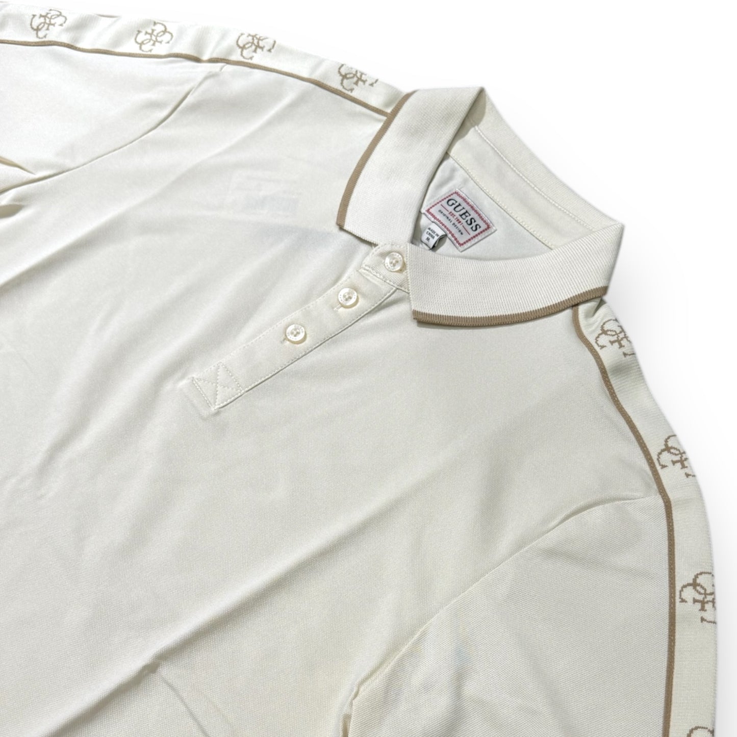 Polo GUESS Uomo, in tessuto tecnico bordino a contrasto sul collo con banda logata sulle braccia , Col.Beige, (SlimFit)