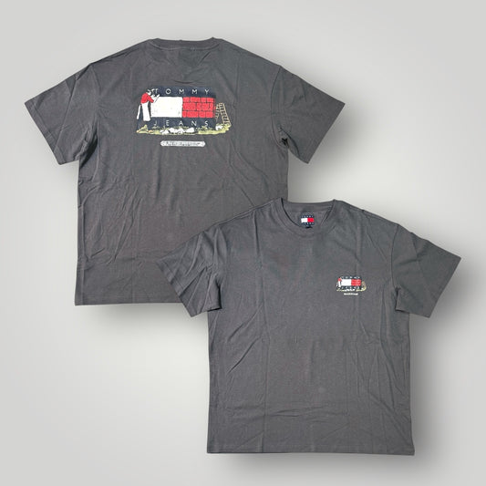 T-shirt TOMMY JEANS, con stampa lato cuore e dietro la schiena, Col.Grigio (veste grande si consiglia la tg. in meno)