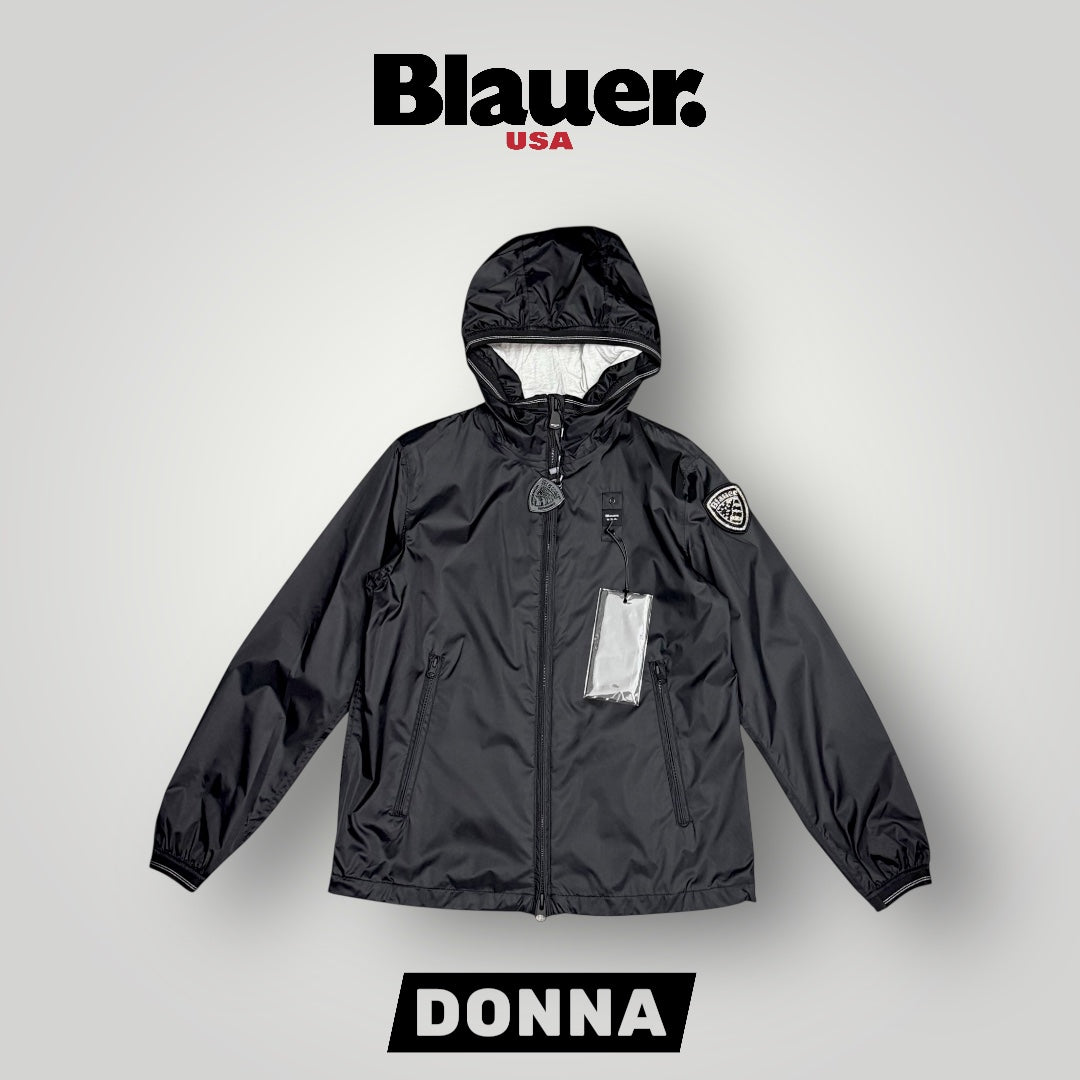 Giubbotto Blauer Donna, antivento con interno in maglina, con scudetto Swarovski e cappuccio, mod.ANAWAN, Col.Nero (veste svasato in vita)