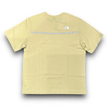 Carica l&#39;immagine nel visualizzatore di Gallery, T-shirt THE NORTH FACE Uomo beige con stampa 3D sul collo e banda logata sulla schiena, RegulrFit
