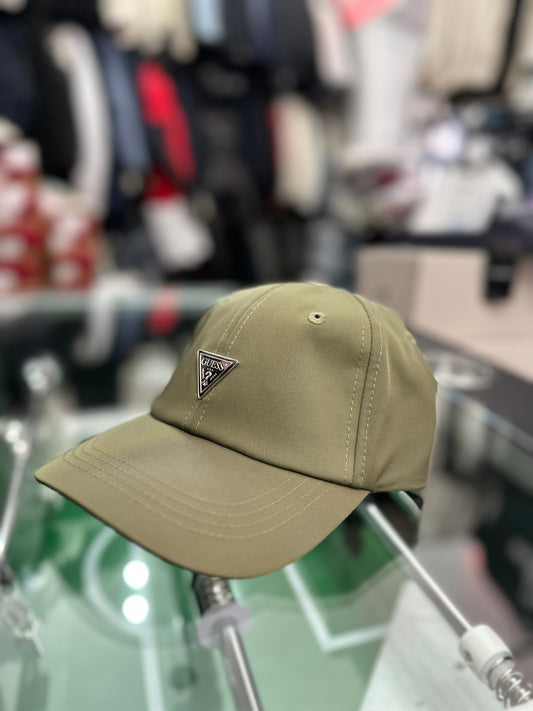Cappello Guess in tessuto tecnico con logo col.Verde militare