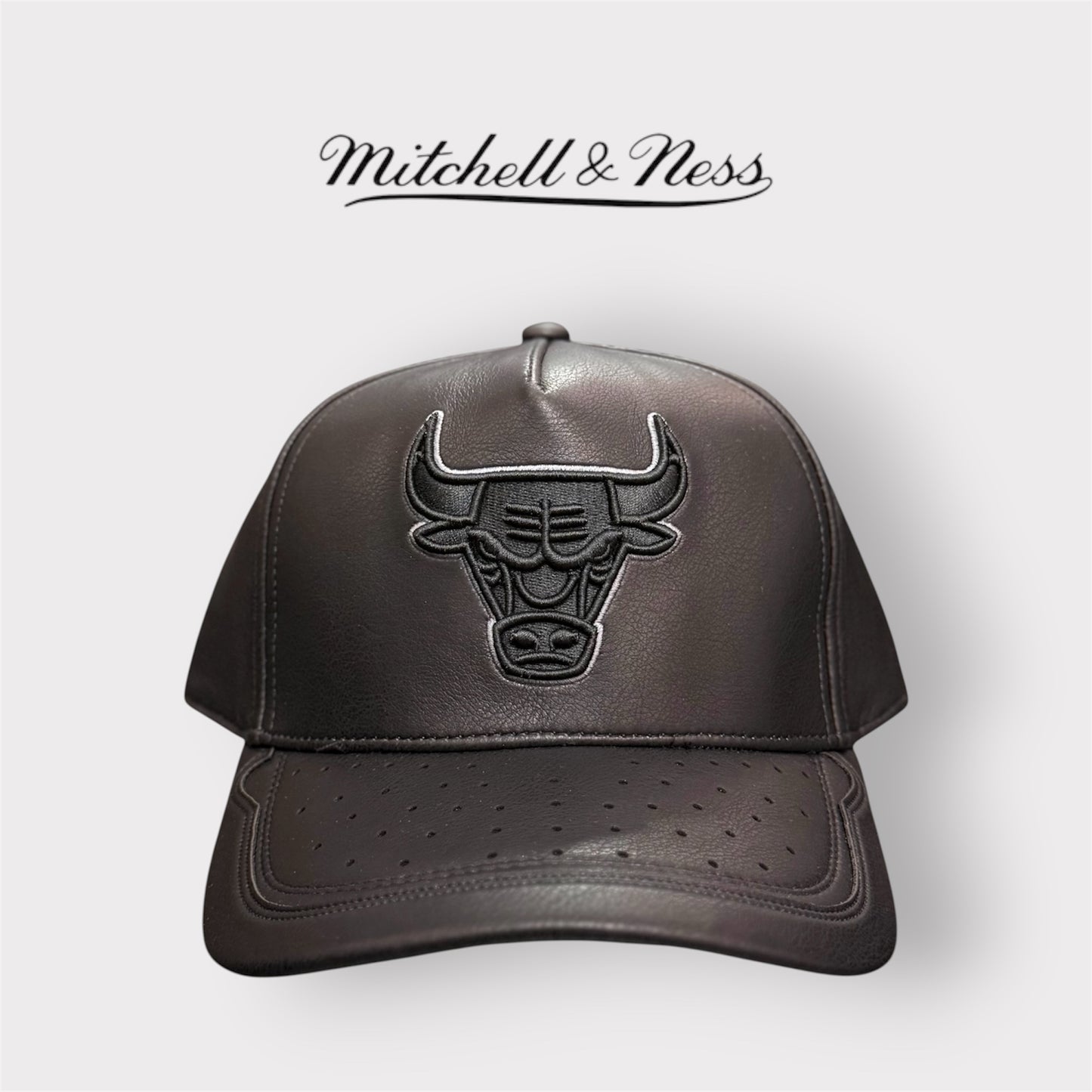 MITCHELL&NESS-Cappello CHICAGO BULLS, in ecopelle, Col.Nero