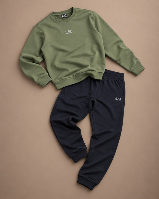 EA7 - Tuta completa Uomo, con logo gommato centrale, girocollo, tex.felpato, Col.Verde militare/Nero
