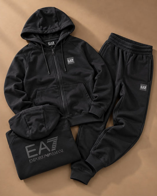 EA7 - Tuta completa Uomo, con logo ricamato nero sulla schiena, con cappuccio, tex.felpato, Col.Nero