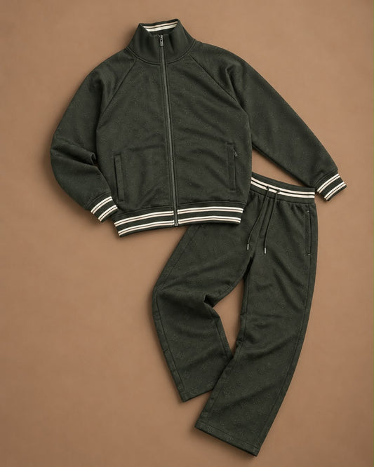 GUESS - Tuta completa Uomo, con loghi in rilievo, Col.Verde
