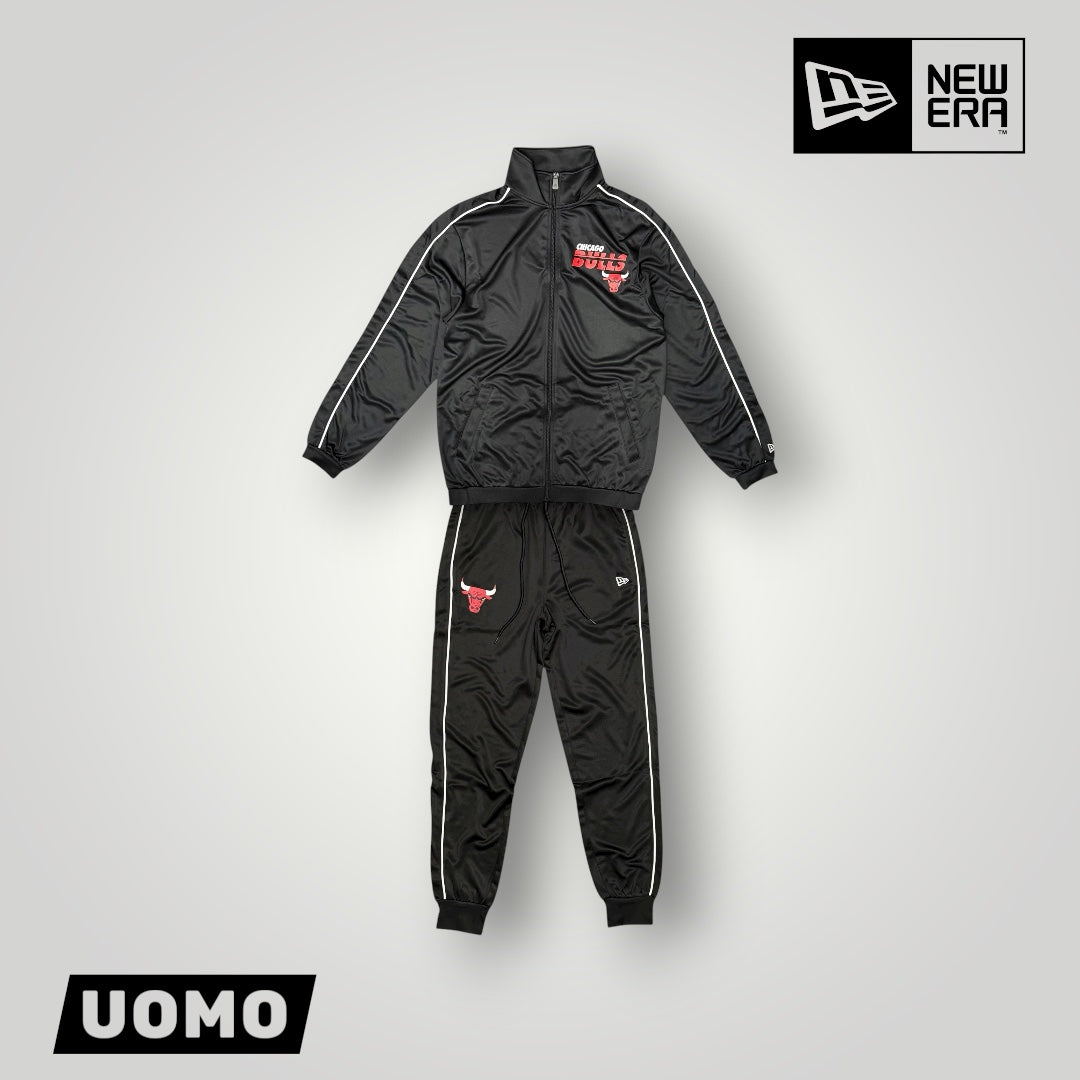 Tuta Completa Uomo NEW ERA Chicago Bulls, tex.acetato (veste grande si consiglia una tg.in meno), col.Nero