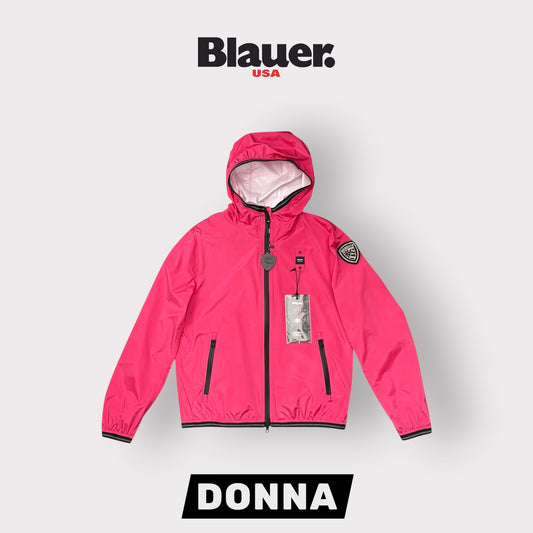 Giubbotto Blauer Donna, antivento con scudetto Swarovski e cappuccio, mod.NAY, Col.Fucsia