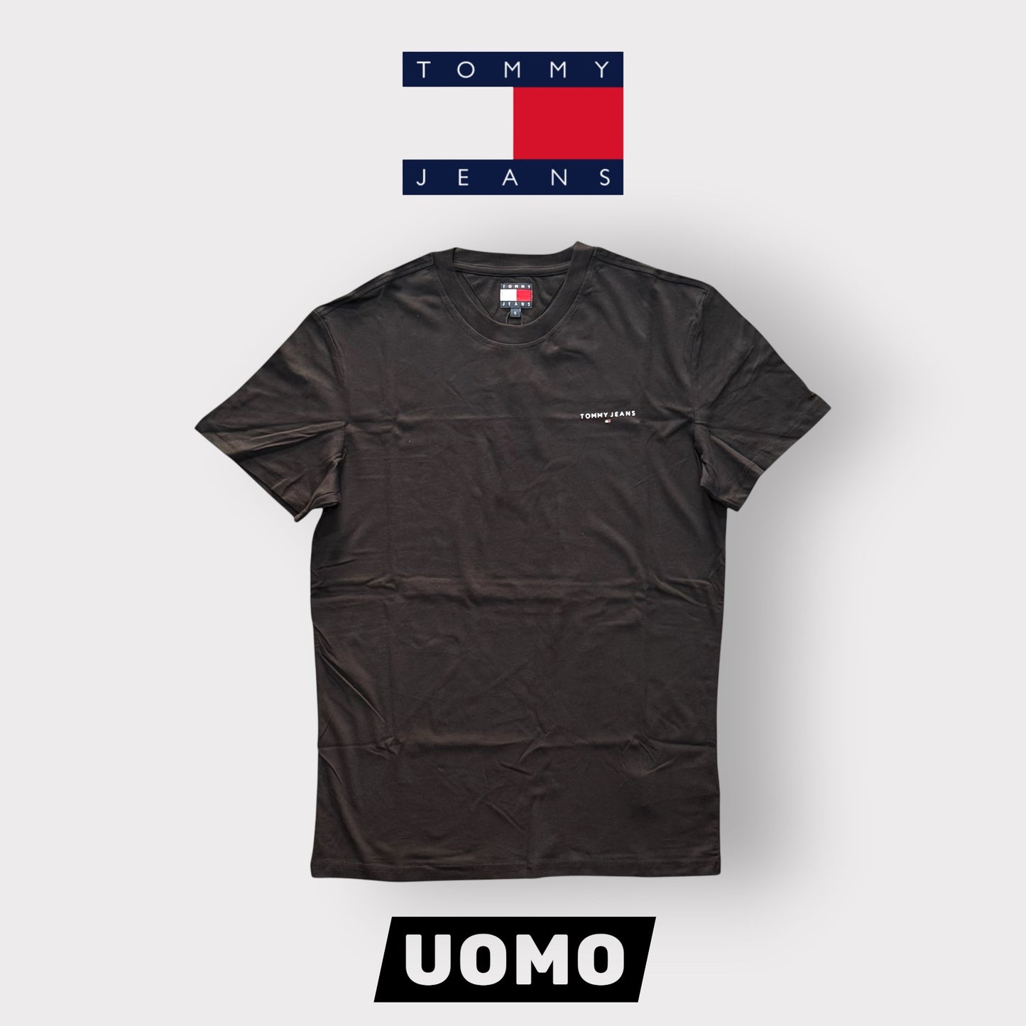 TOMMY JEANS - T-Shirt Uomo con logo lato cuore, Col.Nero