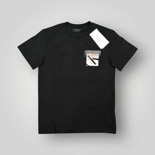 T-shirt CALVIN KLEIN, con logo stampato lato cuore, Col.Nero (quadrato ck)