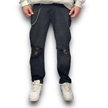 Carica l&#39;immagine nel visualizzatore di Gallery, Jeans denim nero con strappi e catena CroppedFit JUST WEST
