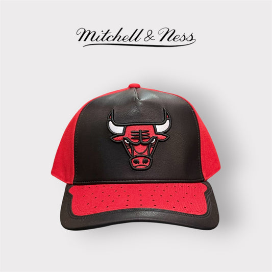 MITCHELL&NESS-Cappello CHICAGO BULLS, in ecopelle, Col.Nero/Rosso