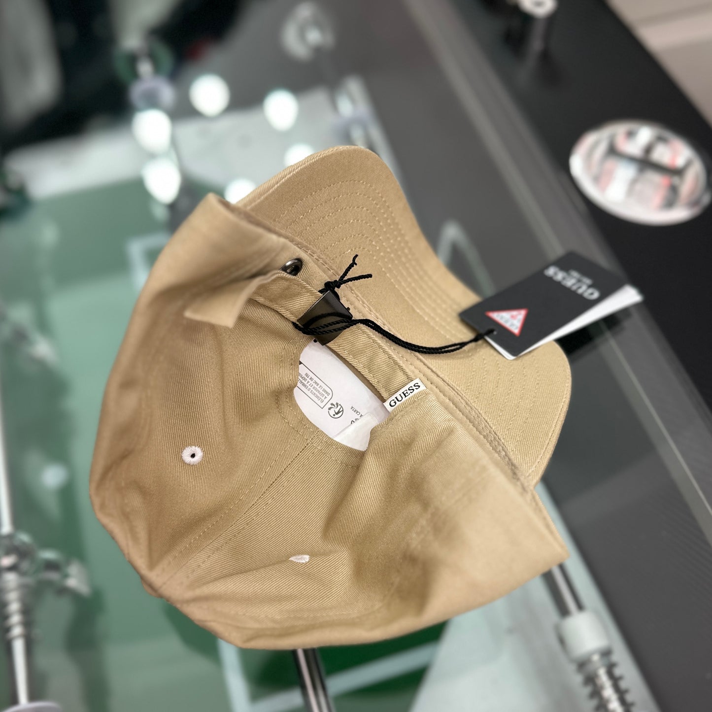 Cappello Guess con stampa col.Beige