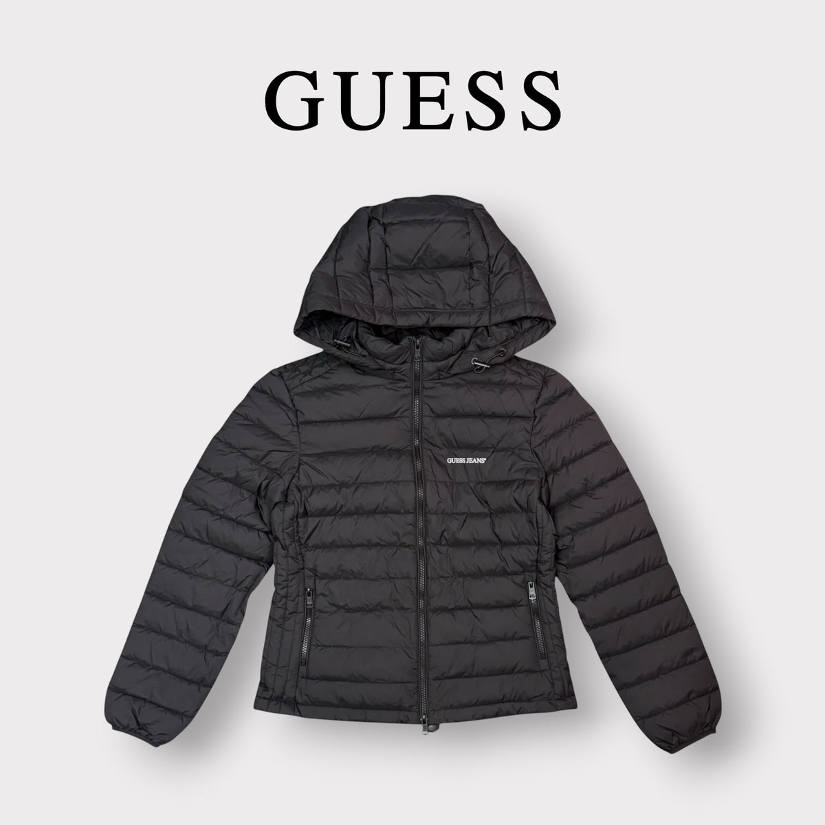 GUESS - Giubbotto Piumino Donna, con cappuccio sganciabile, con logo stampato lato cuore, Col.Nero