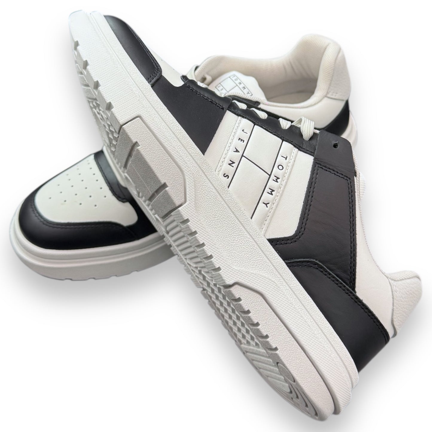 Scarpe TOMMY HILFIGER Uomo, mod.The Brooklyn Leather, col.Nero/Bianco