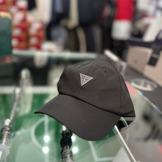 Cappello Guess in tessuto tecnico con logo col.Nero