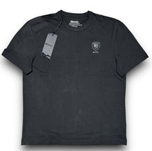 Carica l&#39;immagine nel visualizzatore di Gallery, T-shirt BLAUER Uomo nera con logo lato cuore tono su tono, RegulrFit
