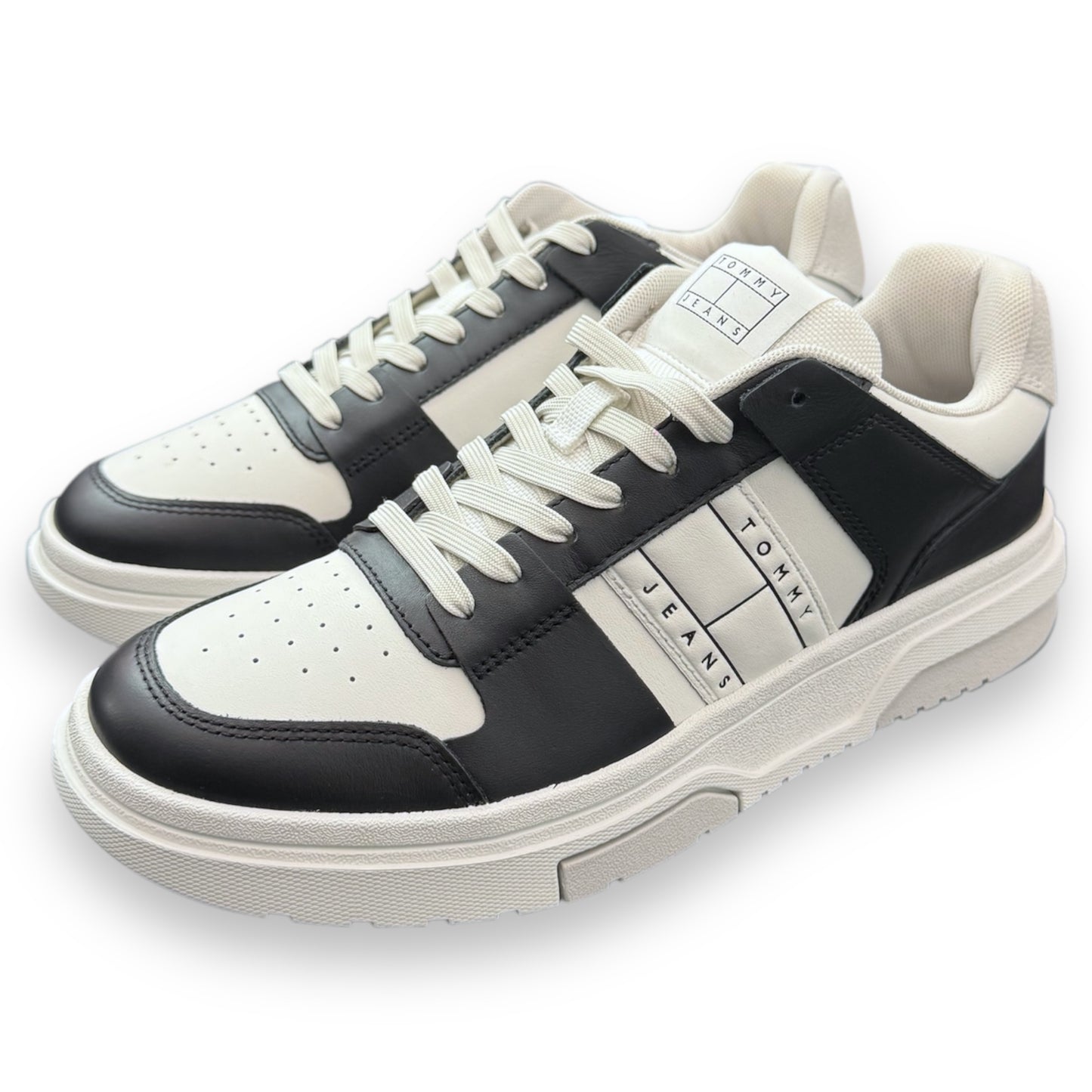 Scarpe TOMMY HILFIGER Uomo, mod.The Brooklyn Leather, col.Nero/Bianco